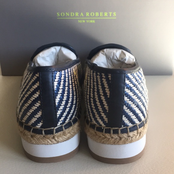BNWT Sondra Roberts Ellie Multi Navy Wedge - Picture 6 of 8